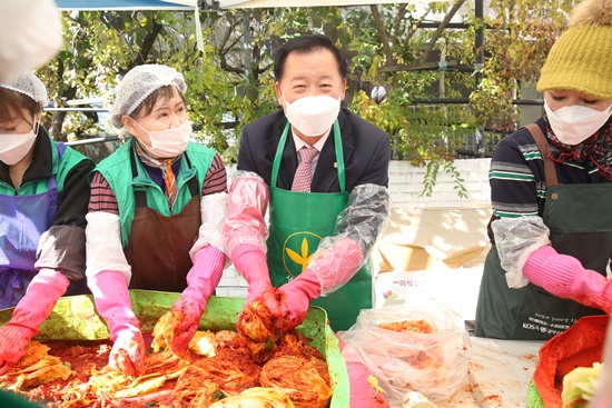 새마을부녀회 사랑의 김장 담가주기